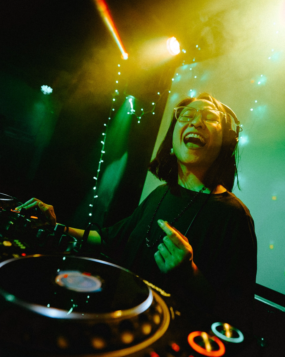 FFINN performing at the decks